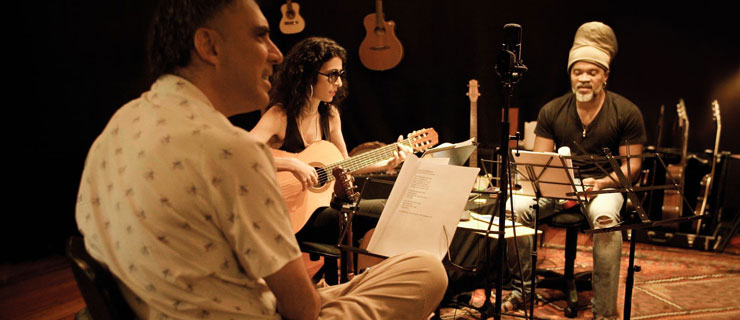 Marisa Monte, Arnaldo Antunes e Carlinhos Brown anunciam novo álbum dos  Tribalistas e mostram quatro inéditas, Música