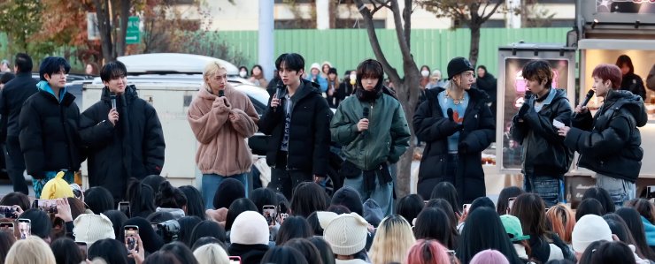 Os Stray Kids num evento ao vivo