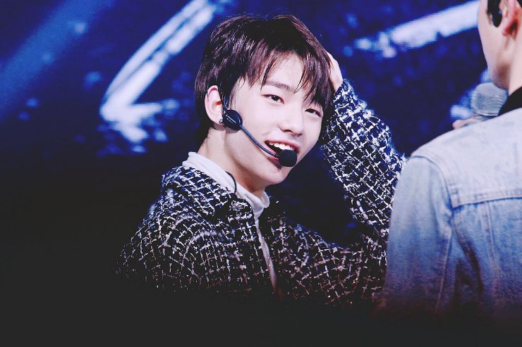 Hyunjin, dos Stray Kids, em concerto